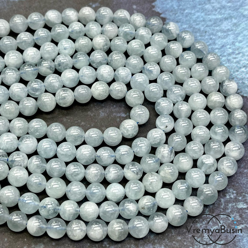 Аквамарин натур., шарик гладкий ок. 6 мм (1/2 нити, ок. 32 шт.)