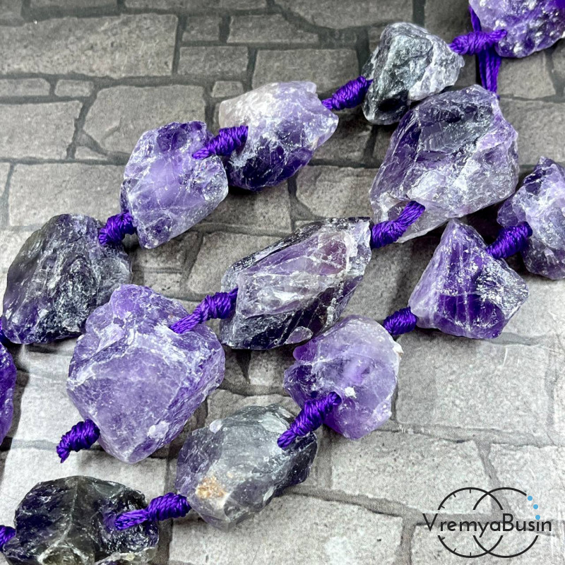 Аметист, крупные кусочки необработанного камня (1/2 нити, ок.  7    шт.)