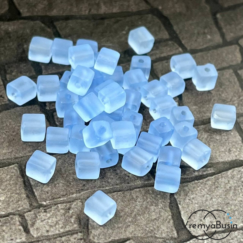 Бусины кубики из матового стекла, 5х5 мм, цв.  голубой  (упак. 10 шт.)
