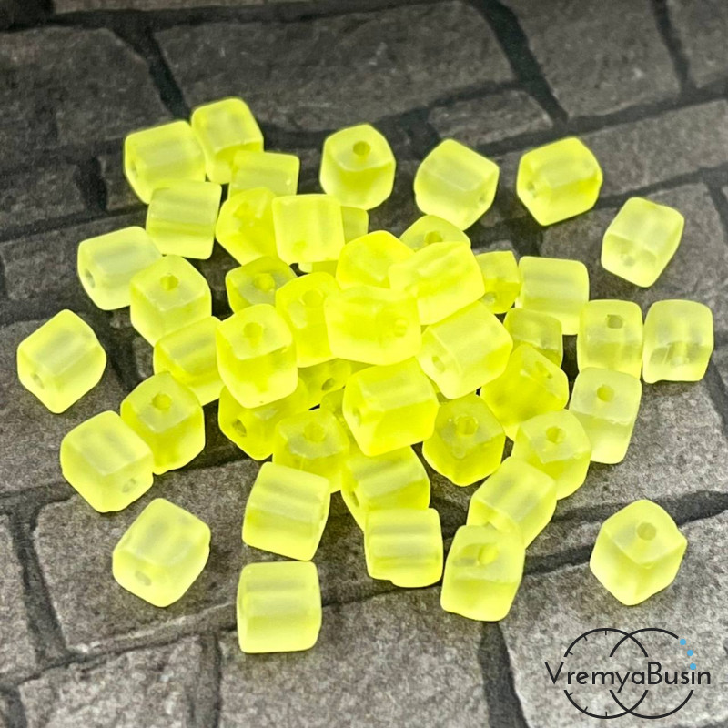 Бусины кубики из матового стекла, 5х5 мм, цв.  желтый  (упак. 10 шт.)