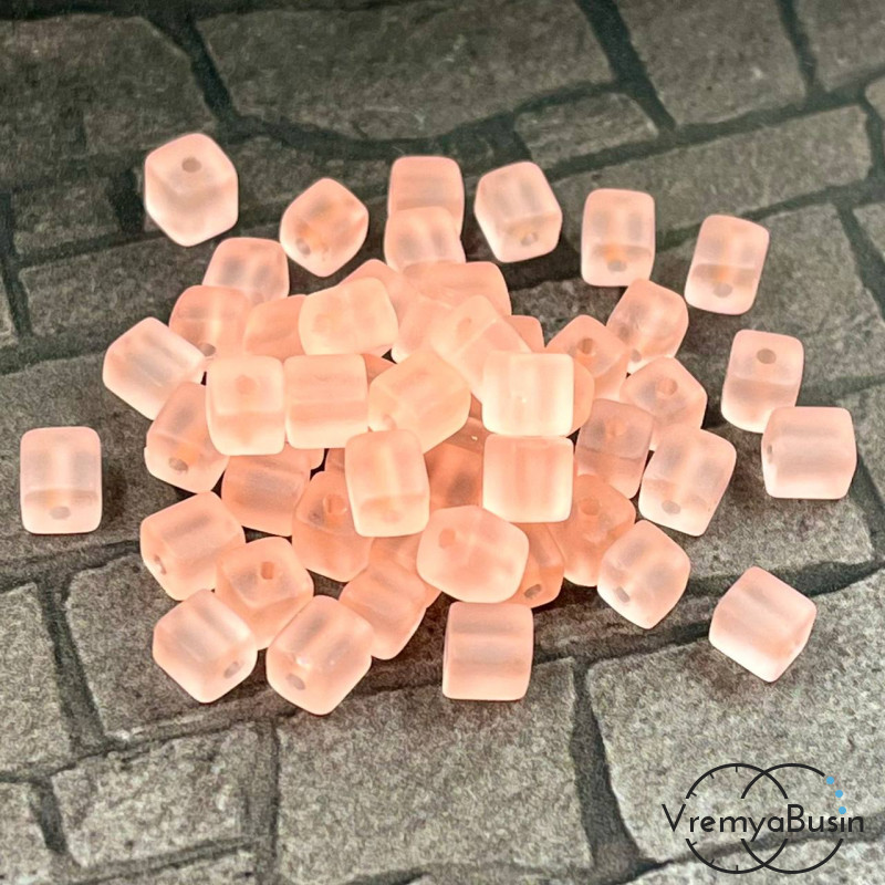 Бусины кубики из матового стекла, 5х5 мм, цв. лососевый   (упак. 10 шт.)