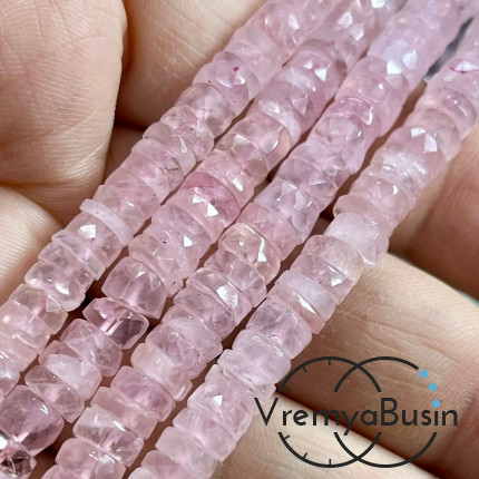 Розовый кварц,  бусины чипсы граненые, 6-7 мм (1/2 нити, ок. 80 шт.) 
