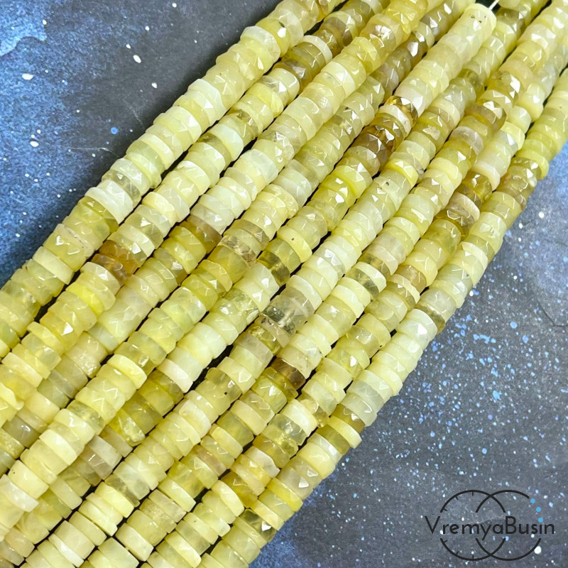 Опал желтый, бусины чипсы граненые, 6-7 мм (1/2 нити, ок. 80 шт.) 