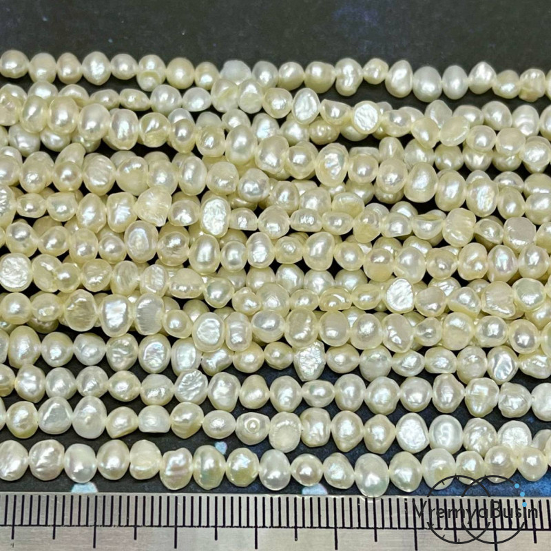 Жемчуг натуральный речной, барочный цв. белый , ок.   3х5     мм (нить, ок.   110    шт.)