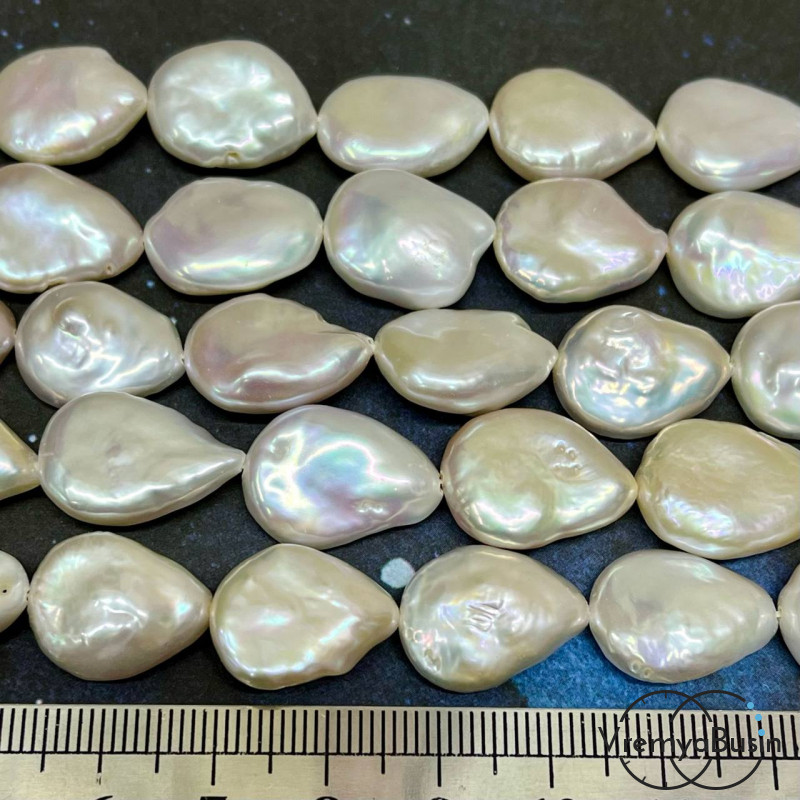 Жемчуг натуральный речной, капля плоская цв. белый , ок.  13х16      мм (1/2 нити, ок.  12     шт.)