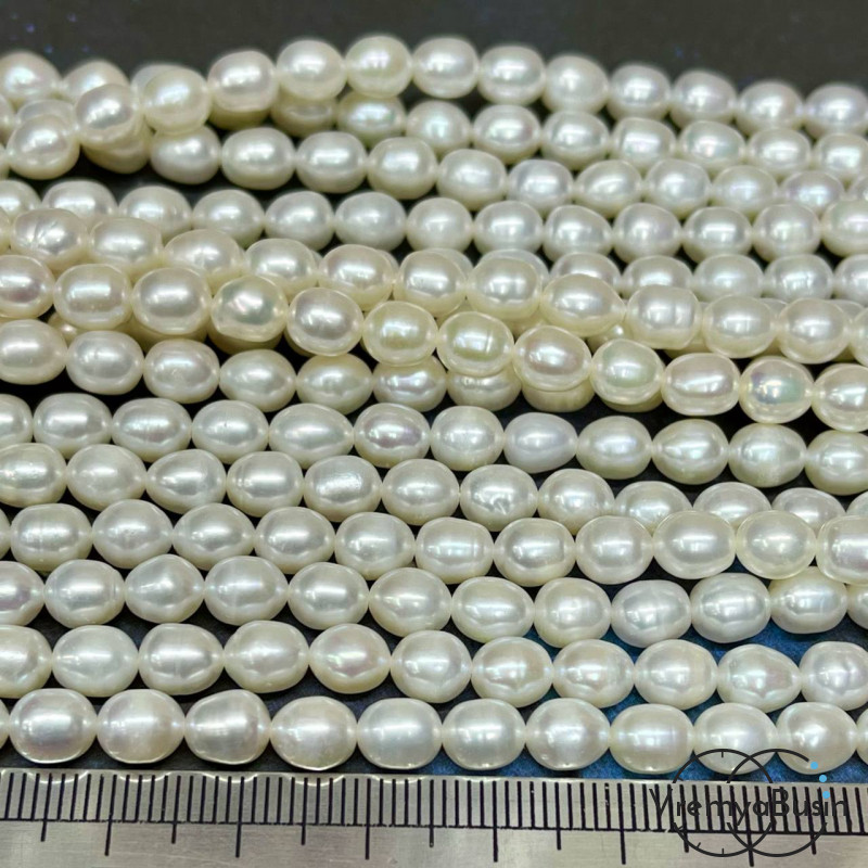 Жемчуг натуральный речной, овальный цв. белый , ок.    6х7    мм (нить, ок.   50    шт.)