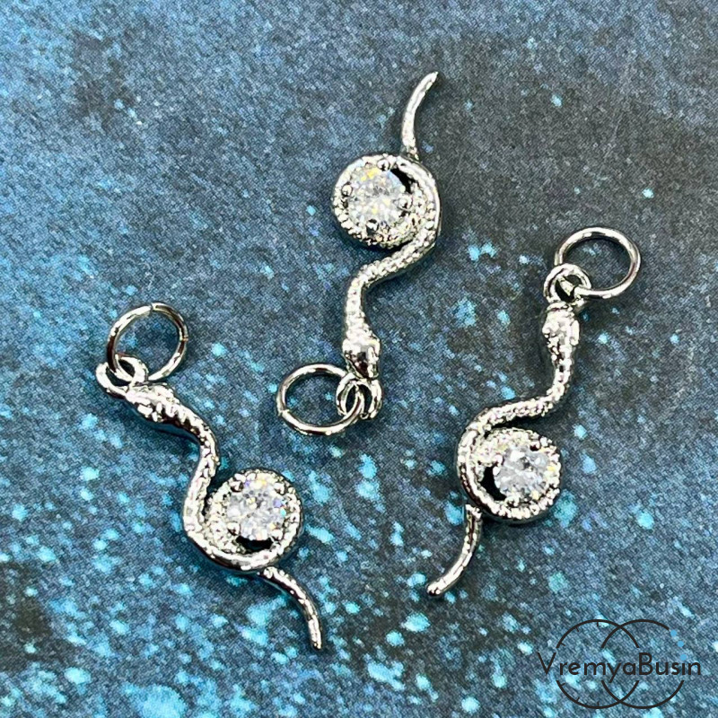 Подвеска с фианитами "Змея", 20х7 мм, латунь с родиевым покрытием (1 шт.)