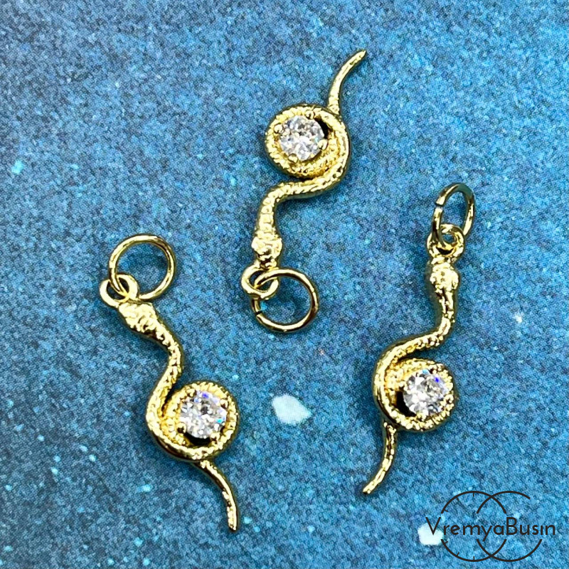 Подвеска с фианитами "Змея", 20х7 мм, латунь с позолотой (1 шт.)