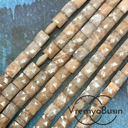 Солнечный камень, плоские граненые прямоугольники  ок. 8х10х5 мм (1/2 нити, ок. 18 шт.)