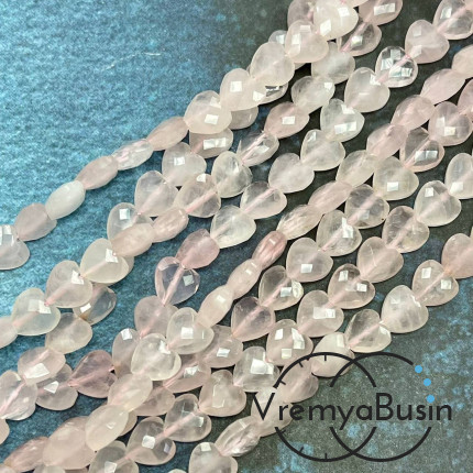 Розовый кварц, сердце граненое ок. 8х8х4 мм (нить, ок. 24 шт.)