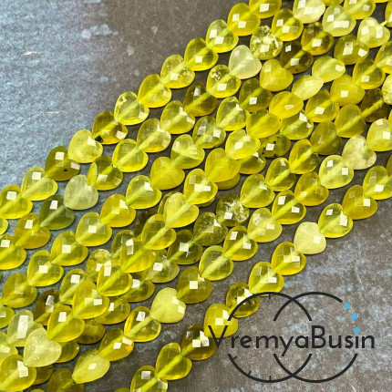 Хризолит, сердце граненое ок. 8х8х4 мм (нить, ок. 24 шт.)