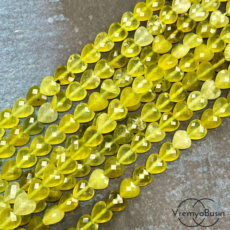 Хризолит, сердце граненое ок. 8х8х4 мм (нить, ок. 24 шт.)