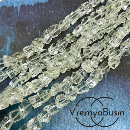 Аква-кварц, необработанные сколы кусочки, разм. ок. 11-12 мм  (1/2 нити, ок. 16   шт.)