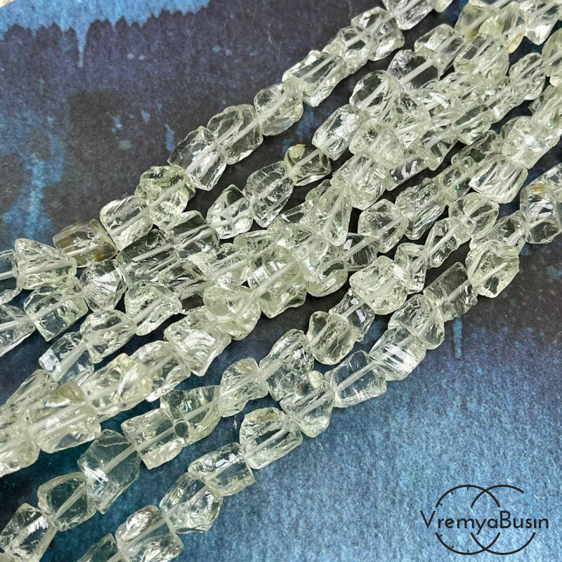 Аква-кварц, необработанные сколы кусочки, разм. ок. 11-12 мм  (1/2 нити, ок. 16   шт.)