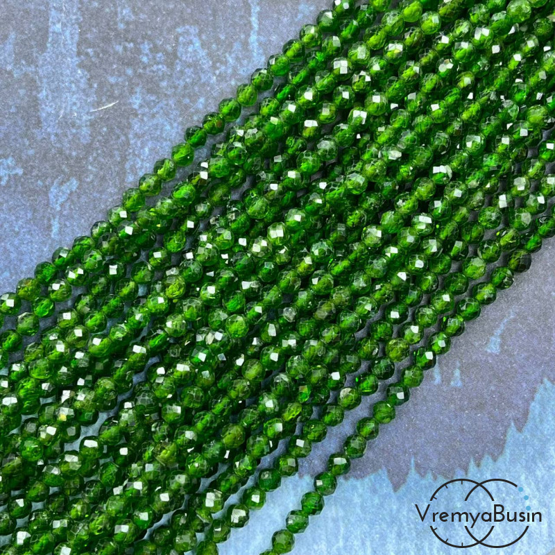 Хромдиопсид, мелкие бусины с микроогранкой, шарик 4 мм  (нить, ок. 40 см.)