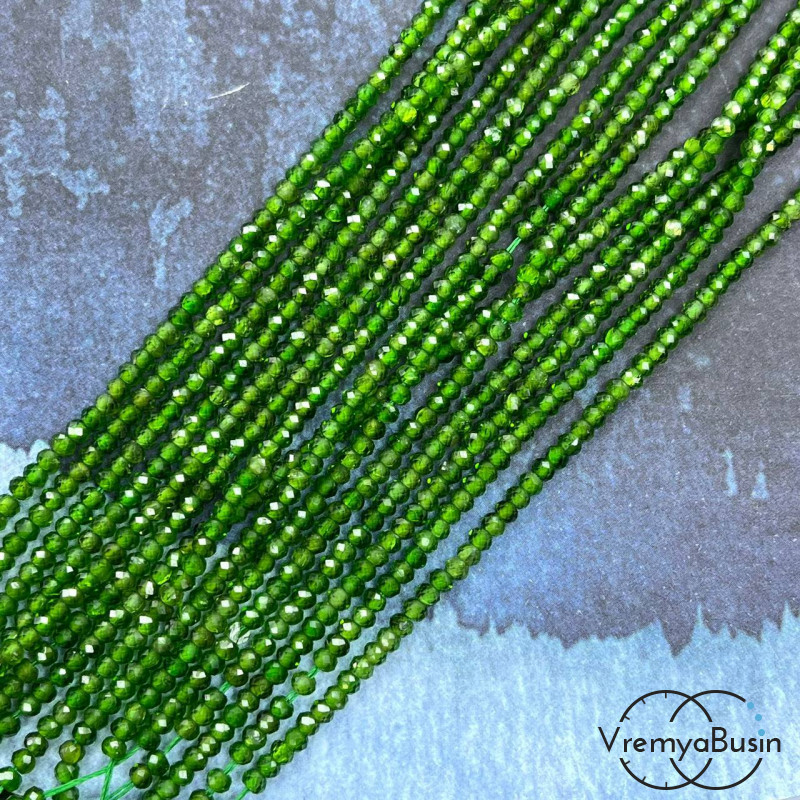 Хромдиопсид, самые мелкие граненые рондели из камня, 2х3 мм, ААА качество (нить, ок. 40 см.)
