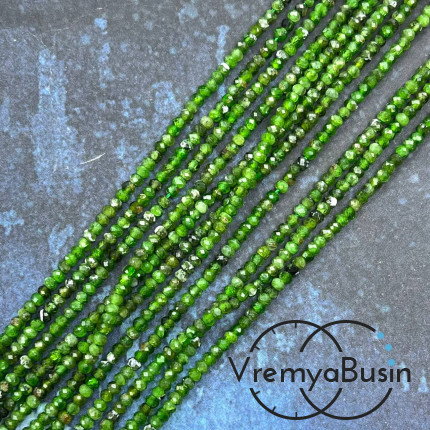 Хромдиопсид, самые мелкие граненые рондели из камня, 2х3 мм, ААА качество (нить, ок. 40 см.)