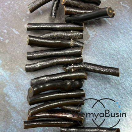 Коралл морской бамбук, длинные палочки ок. 30-40х6-7 мм (1/2 нити, ок. 35 шт.)