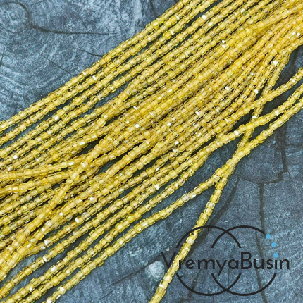 Фианит, кубик 2.5 мм с микроогранкой (нить, ок. 40 см.)