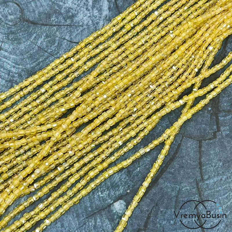 Фианит, кубик 2.5 мм с микроогранкой (нить, ок. 40 см.)