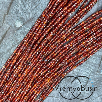 Фианит, кубик 2.5 мм с микроогранкой (нить, ок. 40 см.)