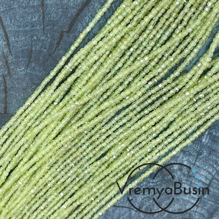 Фианит, кубик 2.5 мм с микроогранкой (нить, ок. 40 см.)