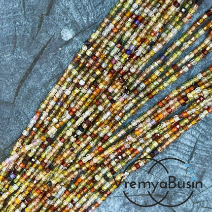 Фианит, кубик 2.5 мм с микроогранкой (нить, ок. 40 см.)