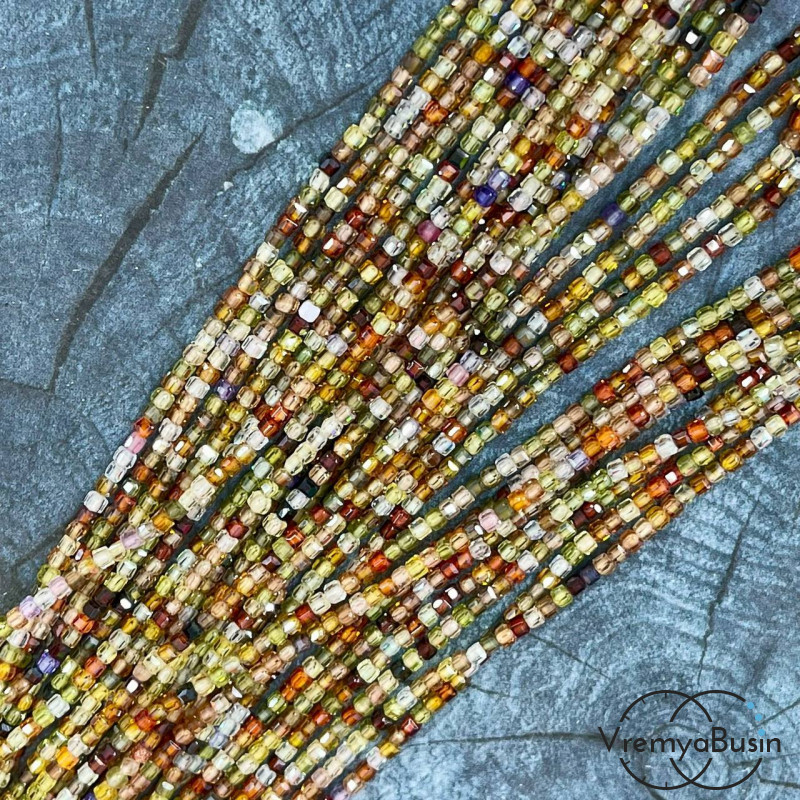 Фианит, кубик 2.5 мм с микроогранкой (нить, ок. 40 см.)