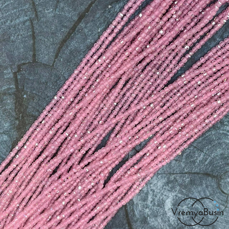 Фианит, кубик 2.5 мм с микроогранкой (нить, ок. 40 см.)