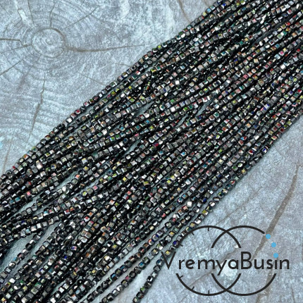 Фианит, кубик 2.5 мм с микроогранкой (нить, ок. 40 см.)