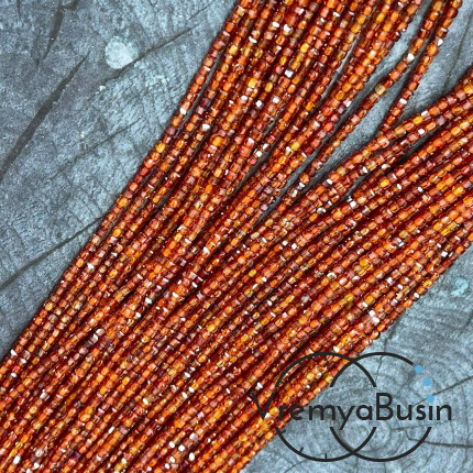 Фианит, кубик 2.5 мм с микроогранкой (нить, ок. 40 см.)