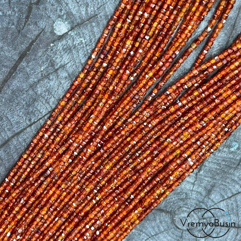 Фианит, кубик 2.5 мм с микроогранкой (нить, ок. 40 см.)