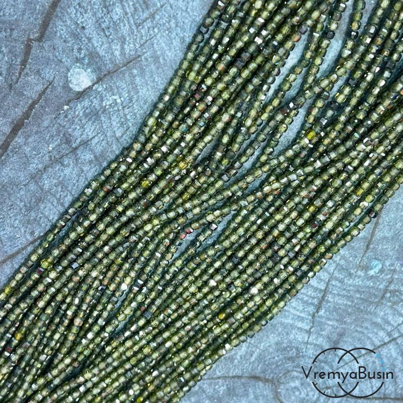 Фианит, кубик 2.5 мм с микроогранкой (нить, ок. 40 см.)