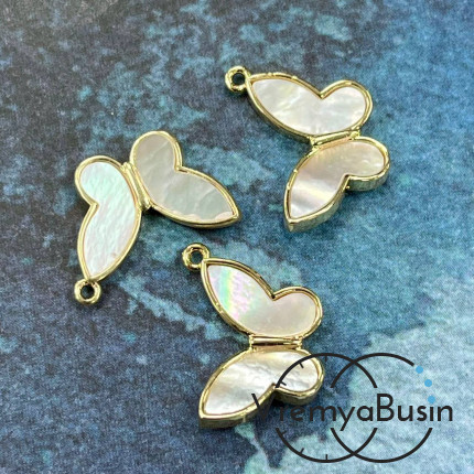 Подвеска с перламутром "Бабочка", 17х14 мм, латунь с позолотой (1 шт.)