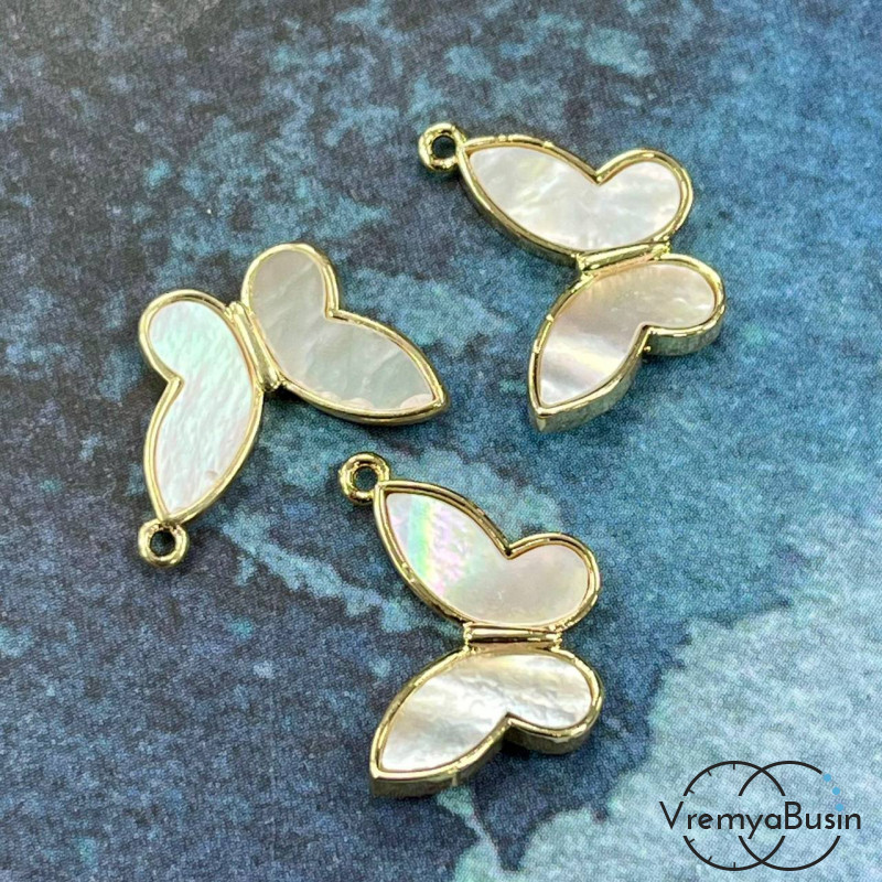 Подвеска с перламутром "Бабочка", 17х14 мм, латунь с позолотой (1 шт.)