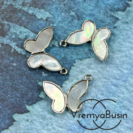 Подвеска с перламутром "Бабочка", 17х14 мм, латунь с родиевым покрытием (1 шт.)
