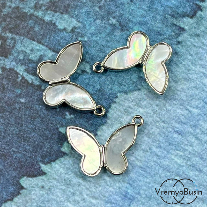 Подвеска с перламутром "Бабочка", 17х14 мм, латунь с родиевым покрытием (1 шт.)