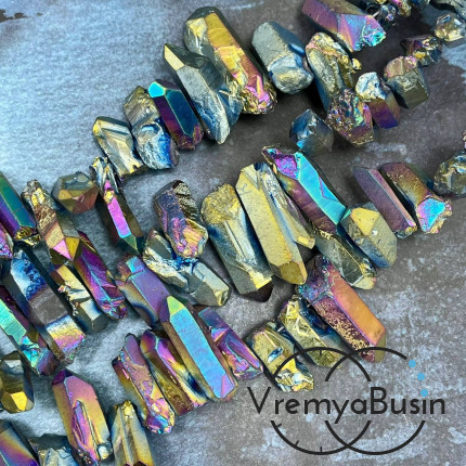 Кварц тонир., мелкие кристаллы, ок. 20-25х7-8 мм, (1/2 нити, ок. 24 шт.)