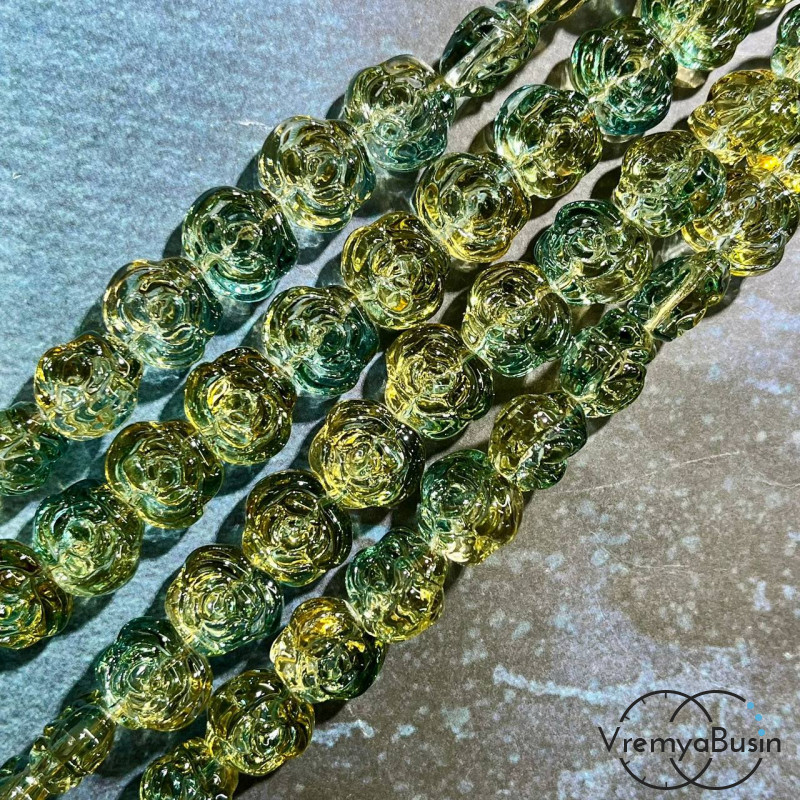 Бусины из стекла «Розы», 14х12х8 мм (1/2 нити, ок.  30   шт.)