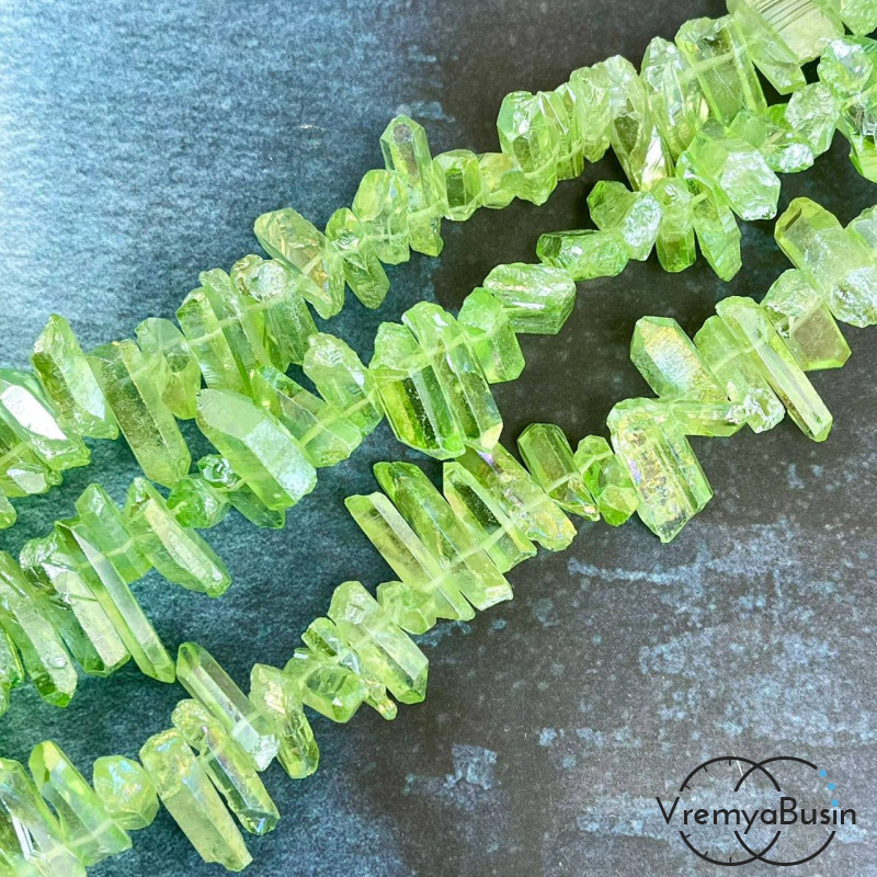 Кварц тонир., мелкие кристаллы, ок. 20-25х7-8 мм, (1/2 нити, ок. 24 шт.)