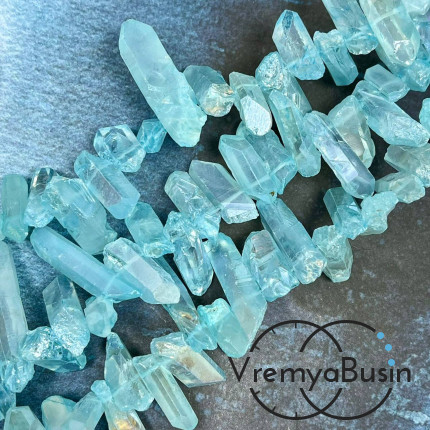 Кварц тонир., мелкие кристаллы, ок. 20-25х7-8 мм, (1/2 нити, ок. 24 шт.)