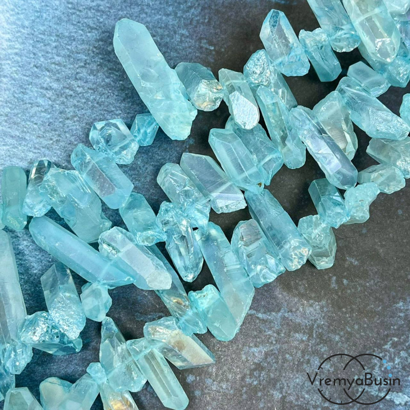 Кварц тонир., мелкие кристаллы, ок. 20-25х7-8 мм, (1/2 нити, ок. 24 шт.)