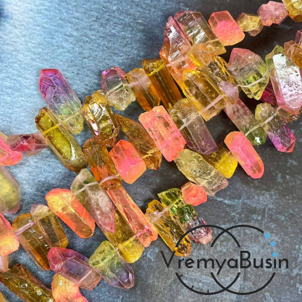 Кварц тонир., мелкие кристаллы, ок. 20-25х7-8 мм, (1/2 нити, ок. 24 шт.)