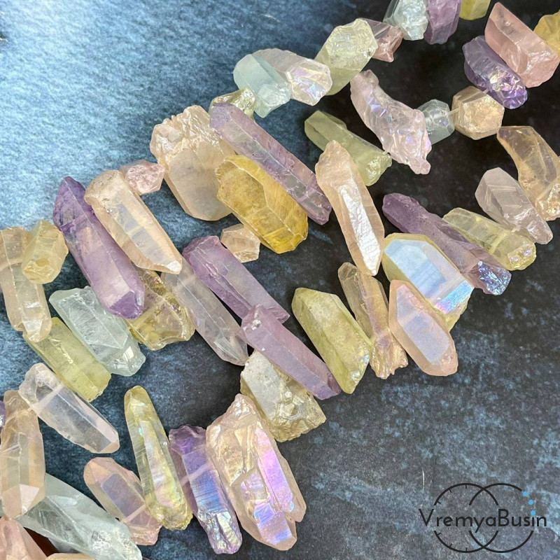 Кварц тонир., мелкие кристаллы, ок. 20-25х7-8 мм, (1/2 нити, ок. 24 шт.)