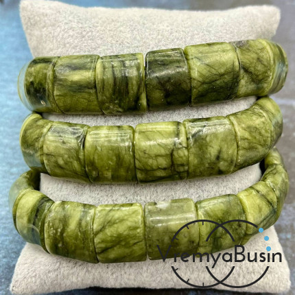 Жадеит. Бусины гладкие с двумя отверстиями 13х15 мм (17 шт.)