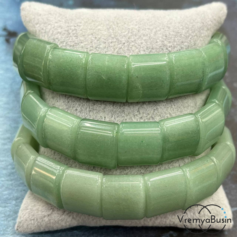 Нефрит. Бусины гладкие с двумя отверстиями 13х15 мм (17 шт.)