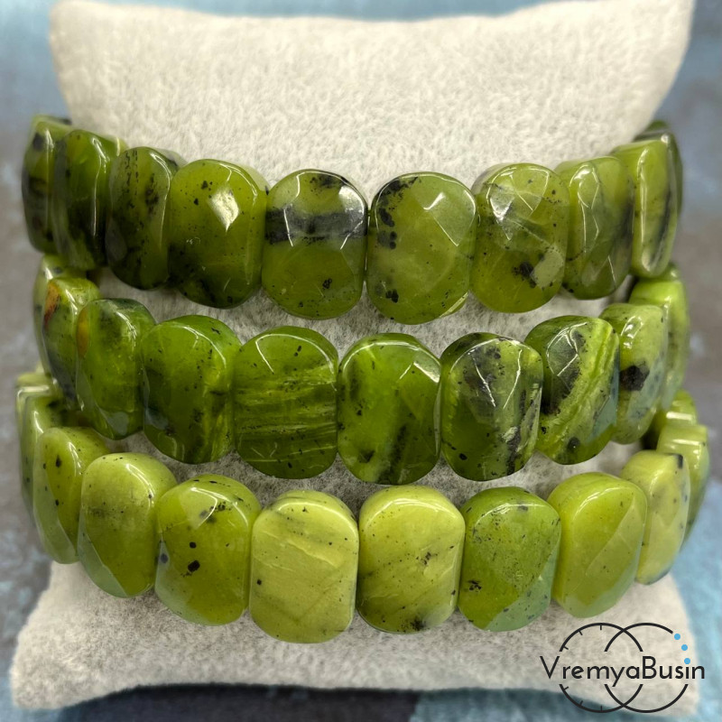 Нефрит байкальский.  Бусины граненые с двумя отверстиями 10х14 мм (ок. 22 шт.)