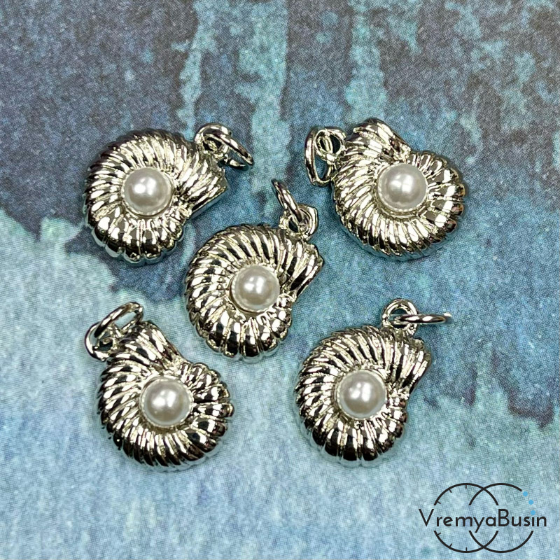 Подвеска "Ракушка" с имит. жемчуга, 10х14 мм, латунь с родиевым покрытием (1 шт.)