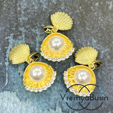 Подвеска "Ракушка» с имит. жемчуга, 16х17 мм, латунь с позолотой (1 шт.)