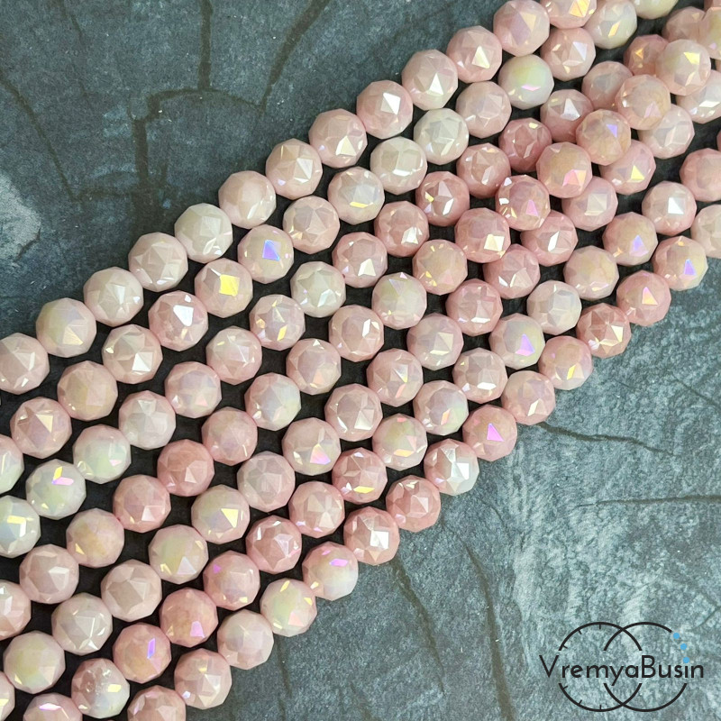 Бусины шарики из стекла с треугольной огранкой, 8 мм  (1/2 нити, ок. 24 шт.)